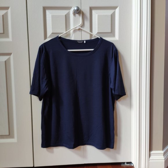 Chuu Relaxed Fit T-Shirt - Picture 2 of 3